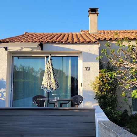 Meze Avec Vue Face A L'Etang Villa ภายนอก รูปภาพ