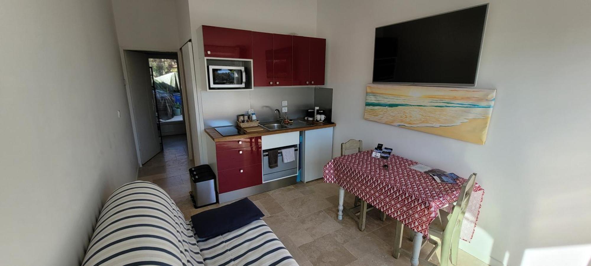 Meze Avec Vue Face A L'Etang Villa ภายนอก รูปภาพ